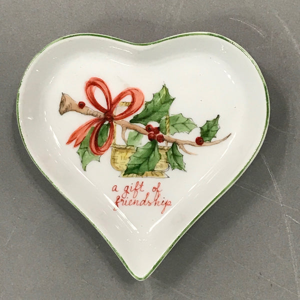 HEART-Nantucket basket with holly
